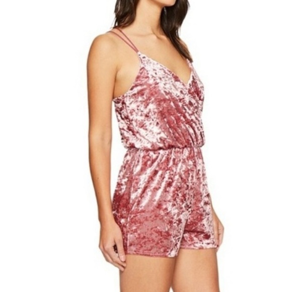 Romeo & Juliet Couture Rose Crushed Velvet Romper Size M NWT - Picture 1 of 10